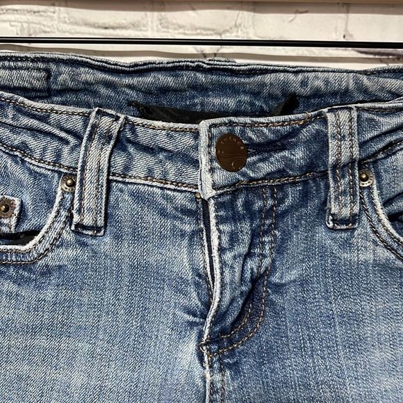 Refuge Distressed Denim 3L - Picture 8 of 13